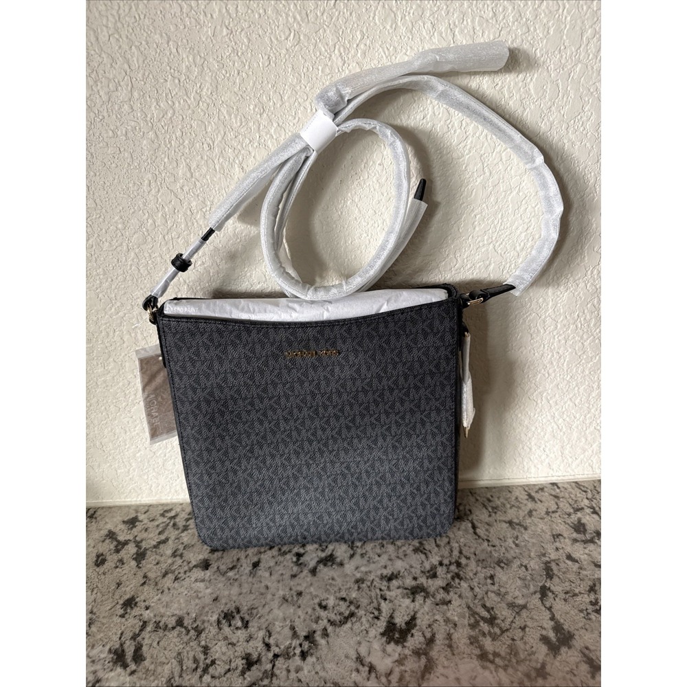 NWT Michael Kors Jet Set Travel Large Logo Messenger Bag, Retails for $348!
